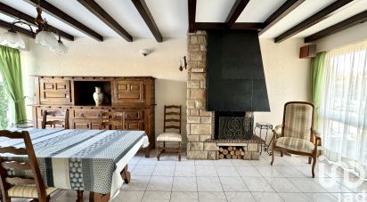 Traditional house 5 rooms of 97 m² in Neuville-en-Ferrain (59960)