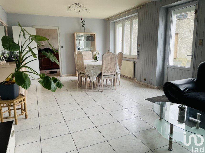 Town house 6 rooms of 135 m² in La Plaine (49360)