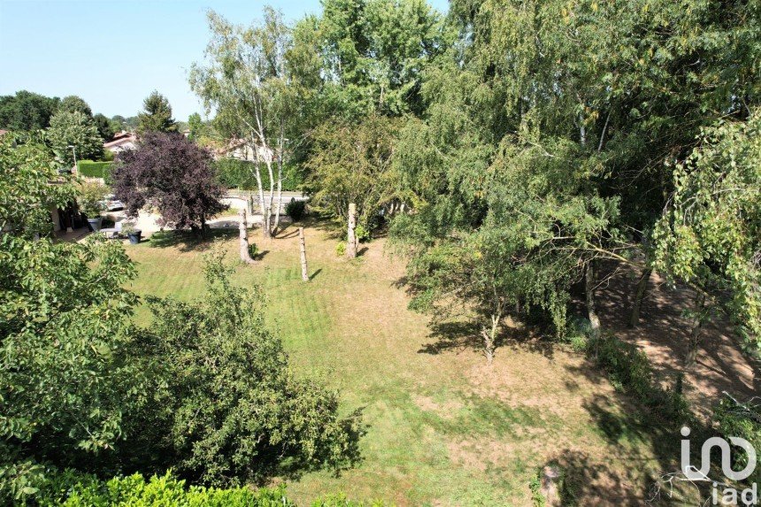 Land of 835 m² in Saint-André-le-Bouchoux (01240)
