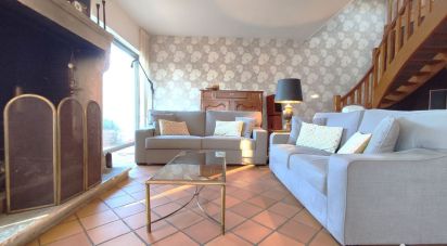 House 7 rooms of 173 m² in Fleury-les-Aubrais (45400)