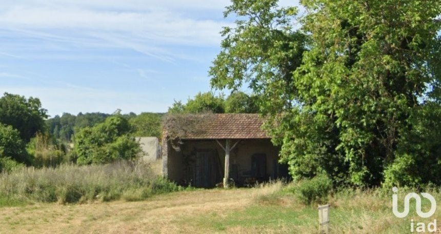 Land of 1,571 m² in Mazeray (17400)
