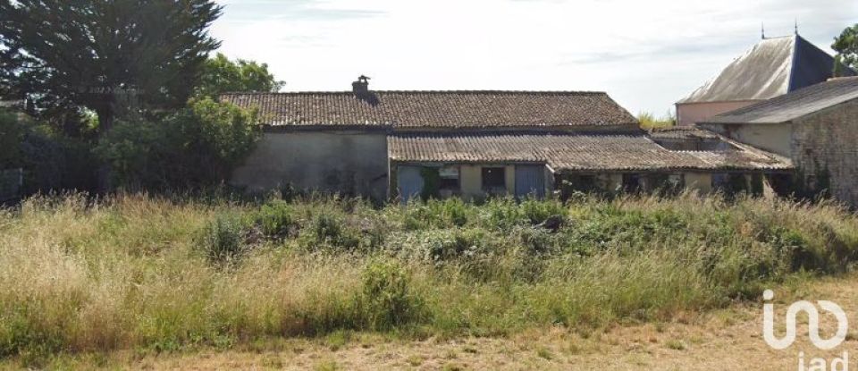 Land of 2,447 m² in Mazeray (17400)