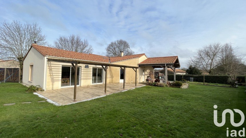 Traditional house 5 rooms of 106 m² in Sèvremont (85700)