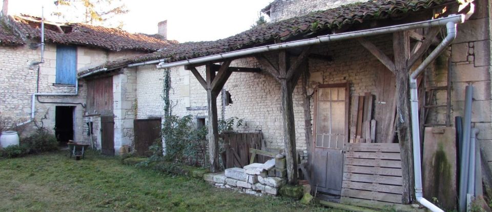 House 5 rooms of 79 m² in Monts-sur-Guesnes (86420)