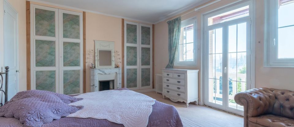 House 7 rooms of 220 m² in Vaux-sur-Seine (78740)