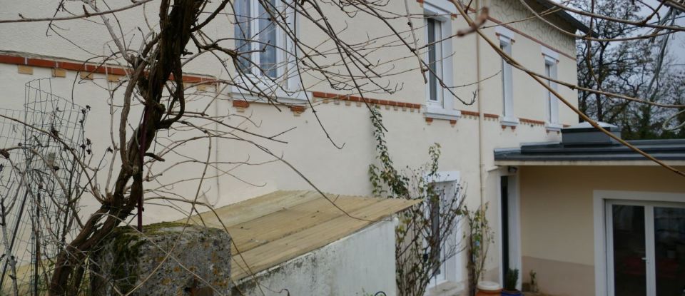 House 8 rooms of 185 m² in Ruffec (16700)