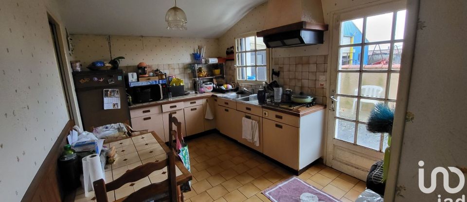House 4 rooms of 55 m² in Bourcefranc-le-Chapus (17560)
