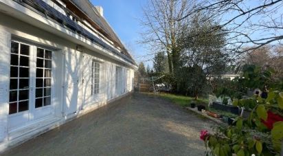 House 8 rooms of 200 m² in Sautron (44880)
