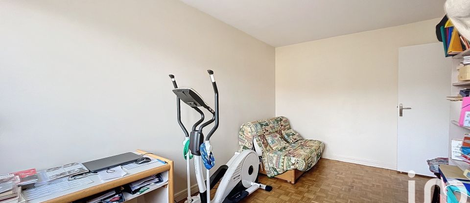 Apartment 4 rooms of 79 m² in - (6927)