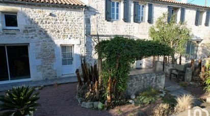 House 11 rooms of 331 m² in Saint-Agnant (17620)