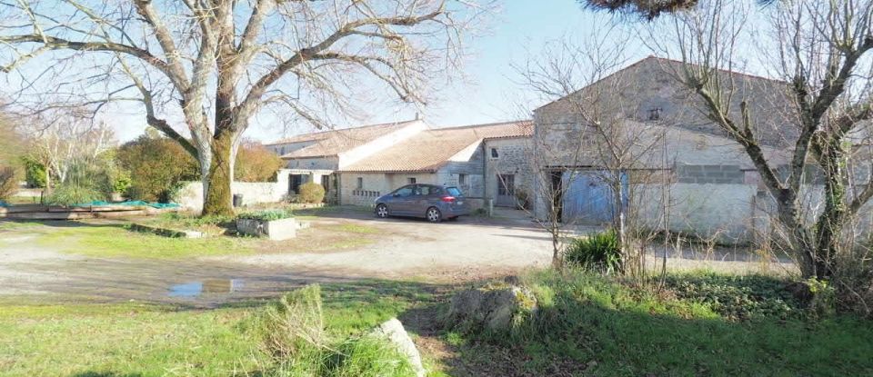 House 11 rooms of 331 m² in Saint-Agnant (17620)