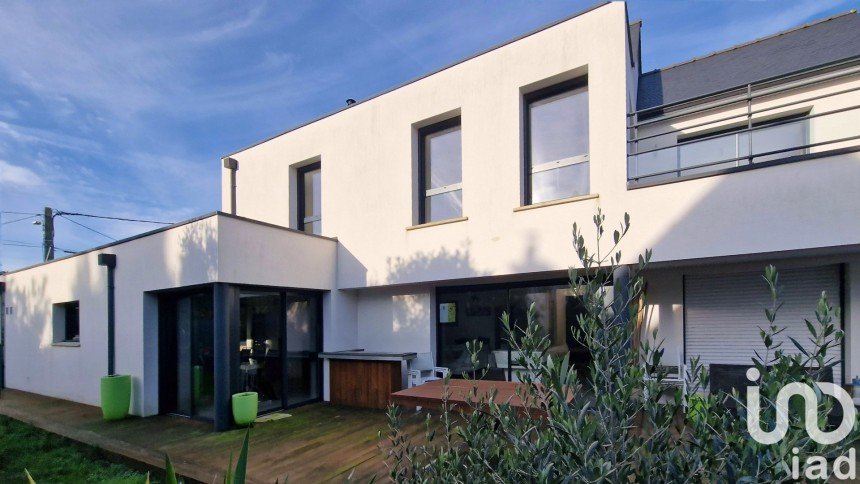 House 8 rooms of 174 m² in Vannes (56000)