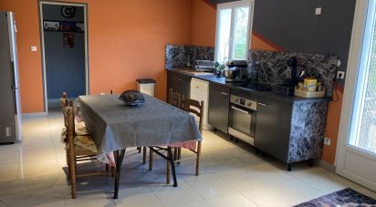 House 6 rooms of 140 m² in Villecomtal-sur-Arros (32730)