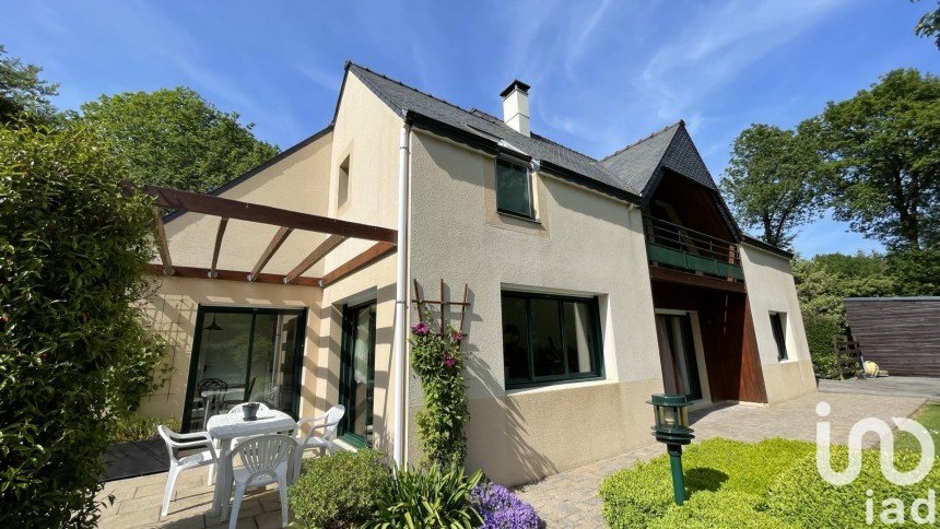 Traditional house 7 rooms of 158 m² in Plélauff (22570)