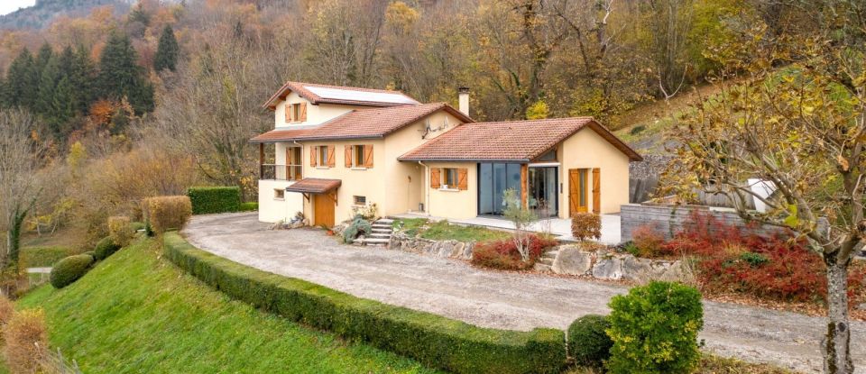 House 6 rooms of 255 m² in Saint-Gervais (38470)