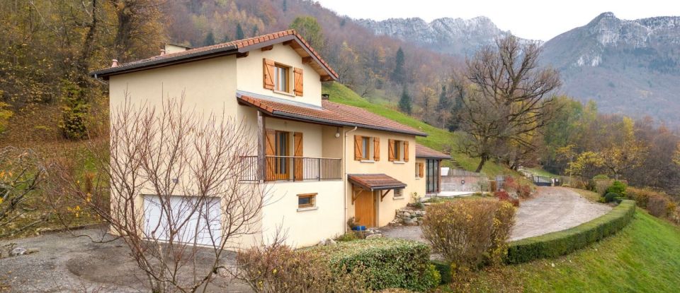House 6 rooms of 255 m² in Saint-Gervais (38470)