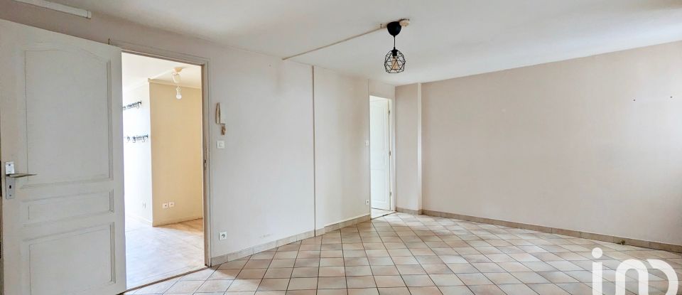 Appartement 3 pièces de 50 m² à Auvers-Saint-Georges (91580)