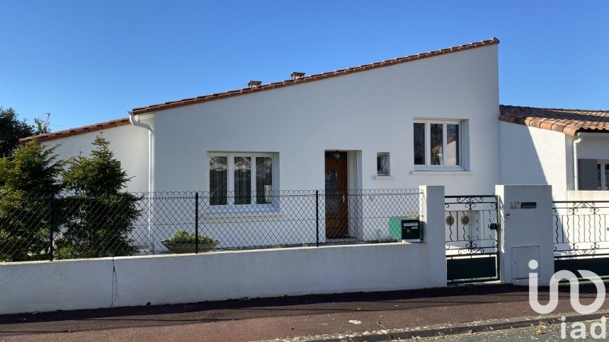 House 3 rooms of 80 m² in Royan (17200)