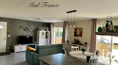Apartment 3 rooms of 77 m² in Chilly (74270)