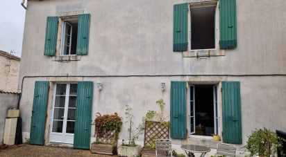 House 6 rooms of 128 m² in Vandré (17700)