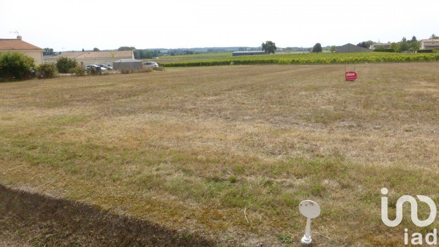 Land of 996 m² in Brie-sous-Archiac (17520)