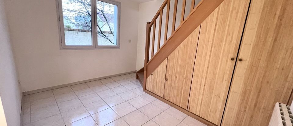 House 7 rooms of 123 m² in Montigny-le-Bretonneux (78180)