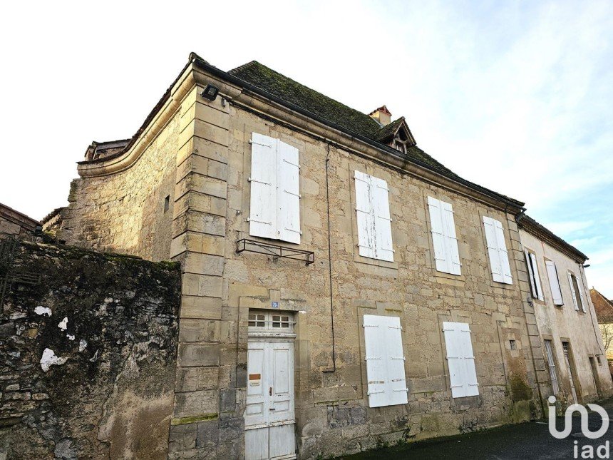 House 7 rooms of 160 m² in Saint-Céré (46400)