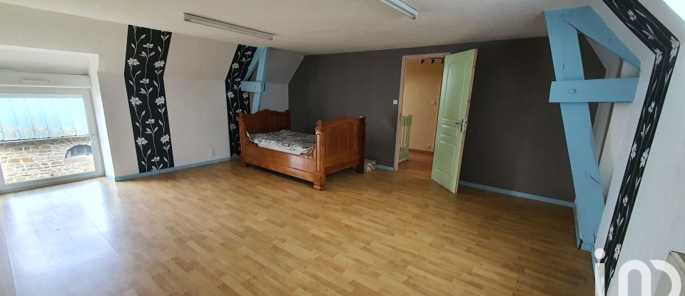 House 8 rooms of 214 m² in Saint-Aubin-du-Cormier (35140)