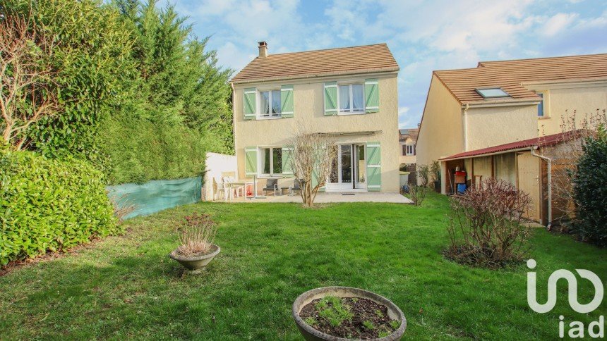 House 6 rooms of 91 m² in Mandres-les-Roses (94520)