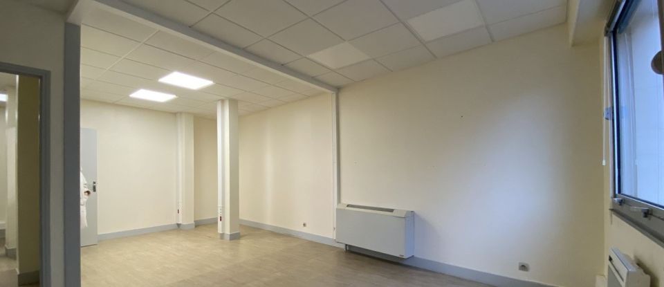 Commercial walls of 303 m² in Poitiers (86000)