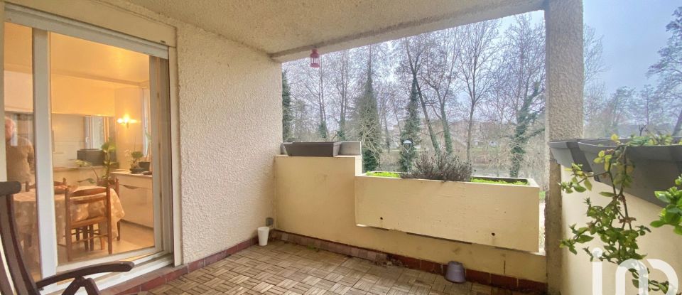 Apartment 3 rooms of 69 m² in Savigny-le-Temple (77176)