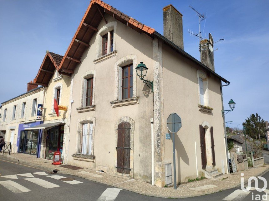 Maison 4 pièces de 100 m² à Lathus-Saint-Rémy (86390)