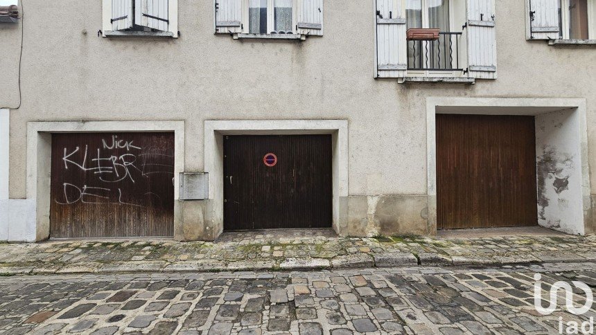 Parking of 15 m² in Montereau-Fault-Yonne (77130)