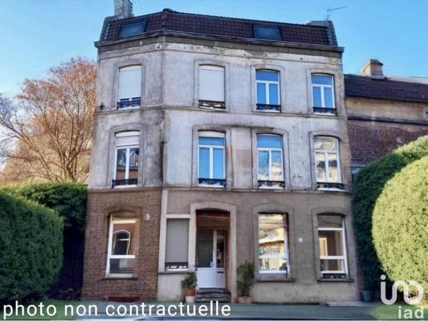 Building in Lille (59000) of 241 m²