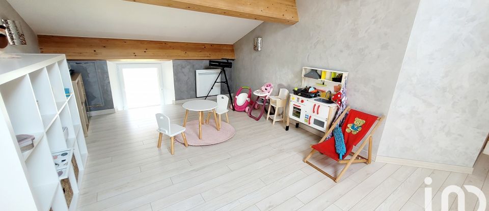 Maison traditionnelle 4 pièces de 132 m² à Saint-Just-Saint-Rambert (42170)
