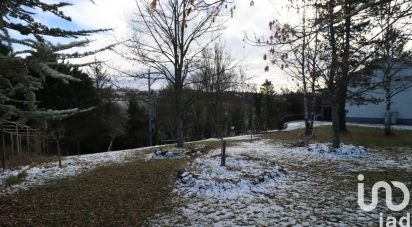 Land of 1,988 m² in Neuville (63160)