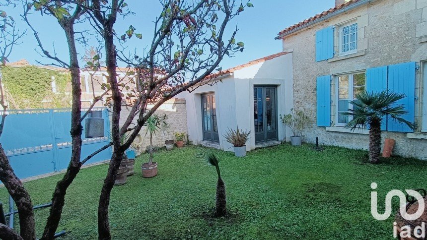 House 5 rooms of 138 m² in Thairé (17290)