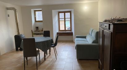 House 7 rooms of 107 m² in Saint-Julien-en-Beauchêne (05140)