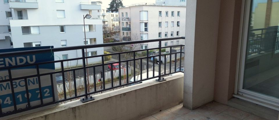 Apartment 4 rooms of 79 m² in Viry-Châtillon (91170)