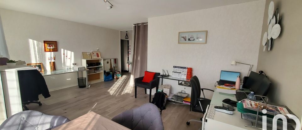 Apartment 2 rooms of 56 m² in - (91000)