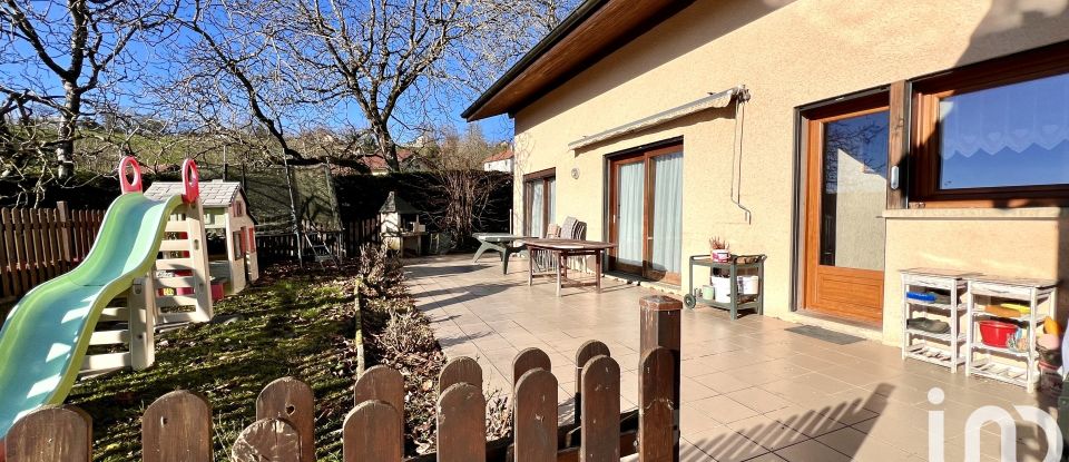 Country house 5 rooms of 152 m² in Challonges (74910)
