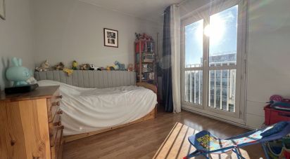 Apartment 4 rooms of 77 m² in Les Ulis (91940)