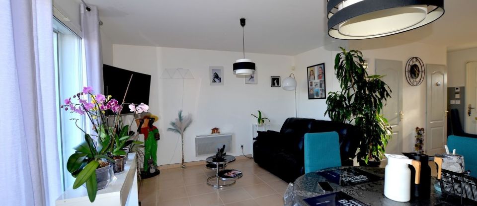 Maison 4 pièces de 80 m² à Beauvoisin (30640)