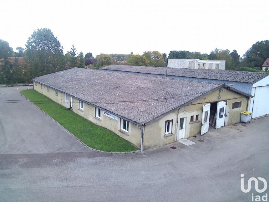 Parking/garage/box de 900 m² à Ruvigny (10410)