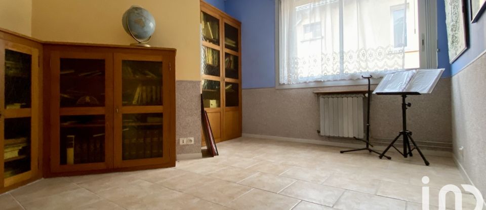 Traditional house 6 rooms of 140 m² in Millau (12100)