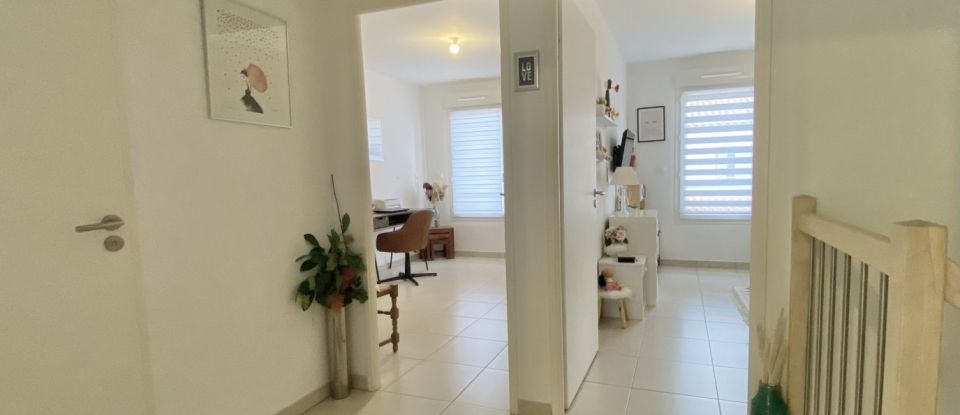 House 4 rooms of 90 m² in Rousset (13790)