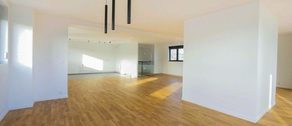 Appartement 8 pièces de 194 m² à Paris (75015)