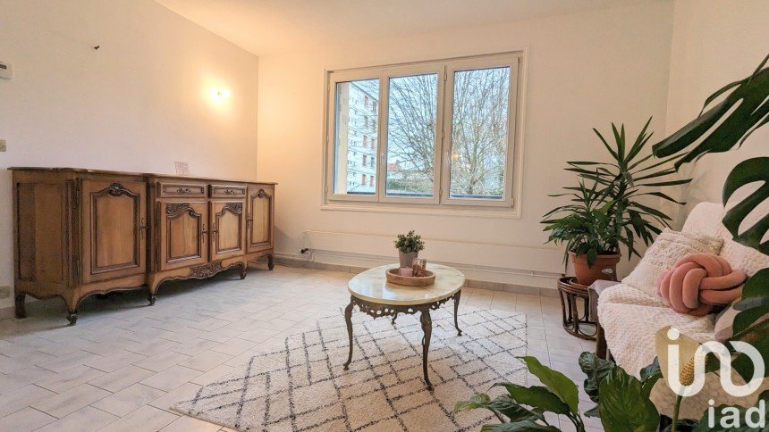 Appartement 3 pièces de 62 m² à Sainte-Geneviève-des-Bois (91700)
