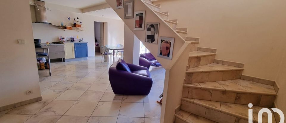 House 8 rooms of 181 m² in Collobrières (83610)