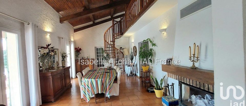 House 7 rooms of 180 m² in Solliès-Pont (83210)